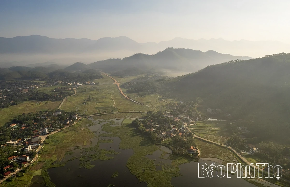 Early Morning Sunshine at Van Truc Lake
