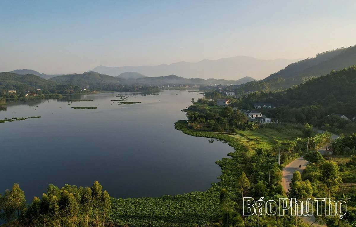 Early Morning Sunshine at Van Truc Lake