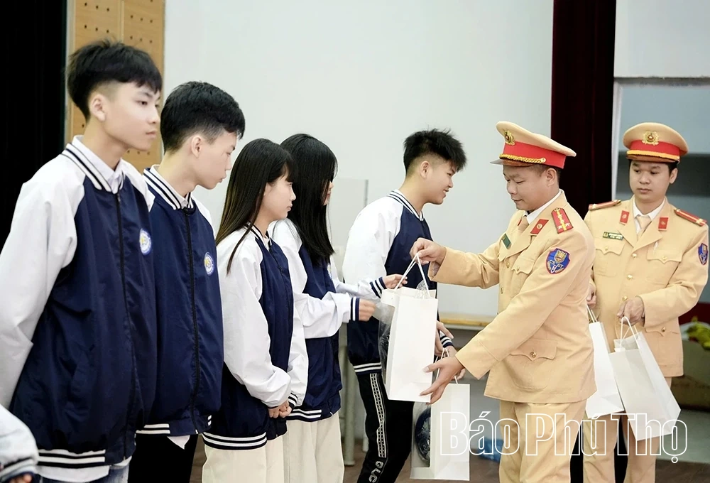 Hướng dẫn kỹ năng lái xe an toàn cho học sinh