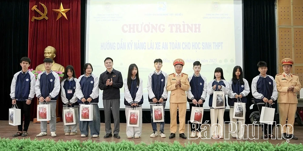 Hướng dẫn kỹ năng lái xe an toàn cho học sinh