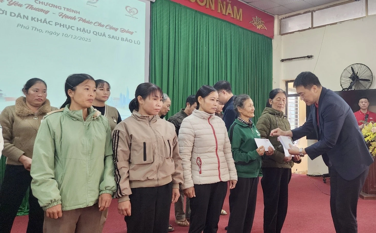 Dai-ichi Life Việt Nam chung tay hỗ trợ người dân Lương Sơn ổn định cuộc sống sau thiên tai