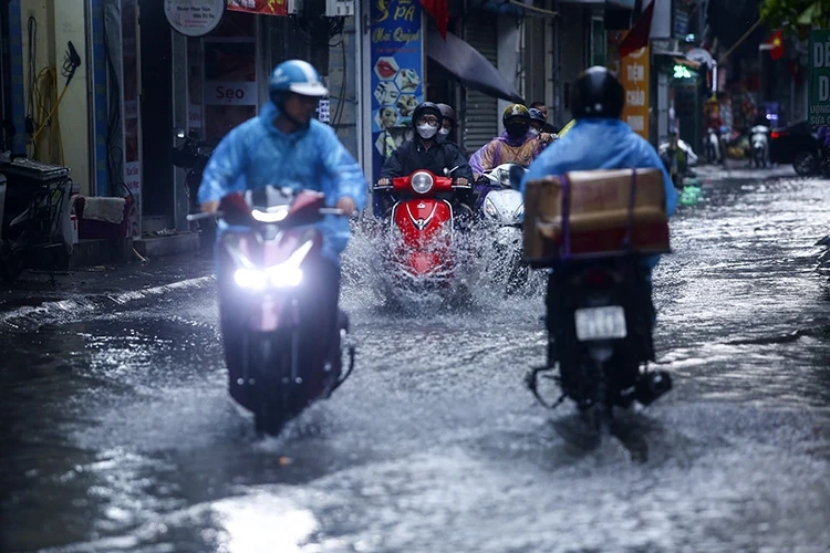 Thời tiết ngày 21/12: Gia tăng mưa dông ở Trung Trung Bộ và Tây Nguyên