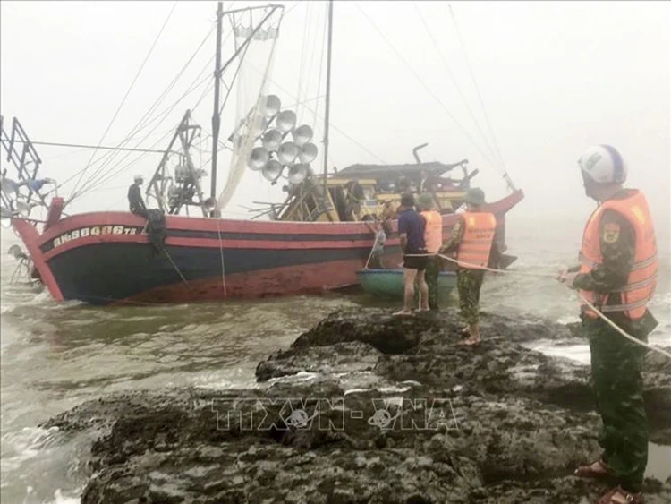 Thời tiết ngày 16/12: Gió Đông Bắc mạnh, biển động trên nhiều vùng biển