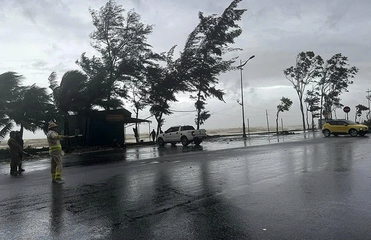 Thời tiết ngày 19/12: Gió Đông Bắc duy trì cường độ mạnh, biển động trên nhiều khu vực