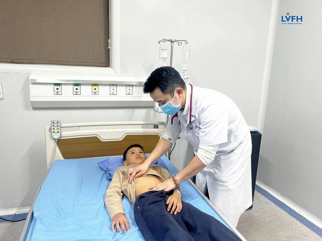 Căng mình giành lại sự sống cho bệnh nhi 8 tuổi nuốt phải đinh