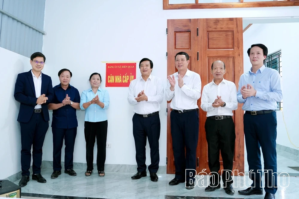 Bàn giao “Căn nhà cấp ủy” cho đảng viên tại xã Hiền Quan