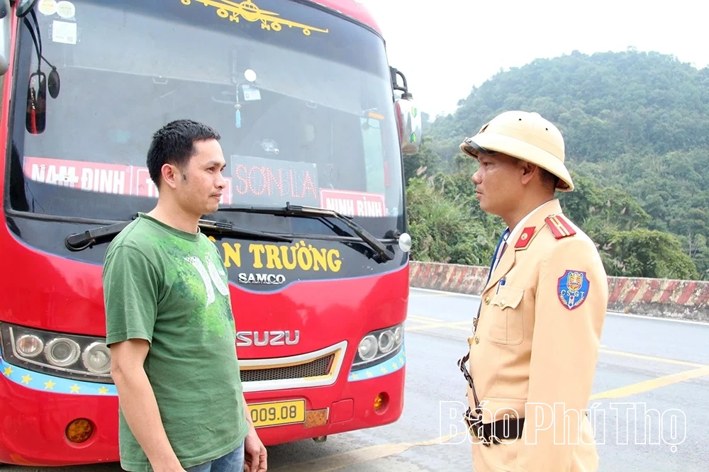 Khắc phục điểm sạt lở trên đèo Thung Khe, bảo đảm an toàn Quốc lộ 6