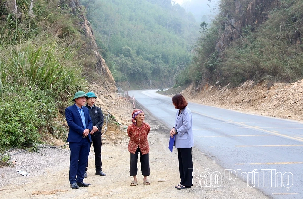 Khắc phục điểm sạt lở trên đèo Thung Khe, bảo đảm an toàn Quốc lộ 6