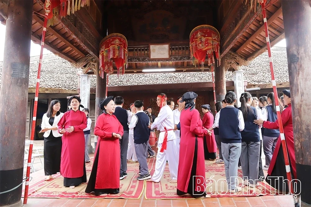 Experiencing School Tourism and Heritage Education