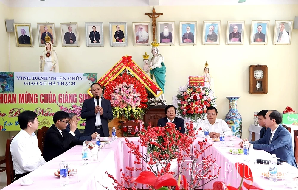 Phó Bí thư Tỉnh ủy Nguyễn Mạnh Sơn thăm, chúc mừng Lễ Giáng sinh tại Giáo xứ Trù Mật và Hà Thạch