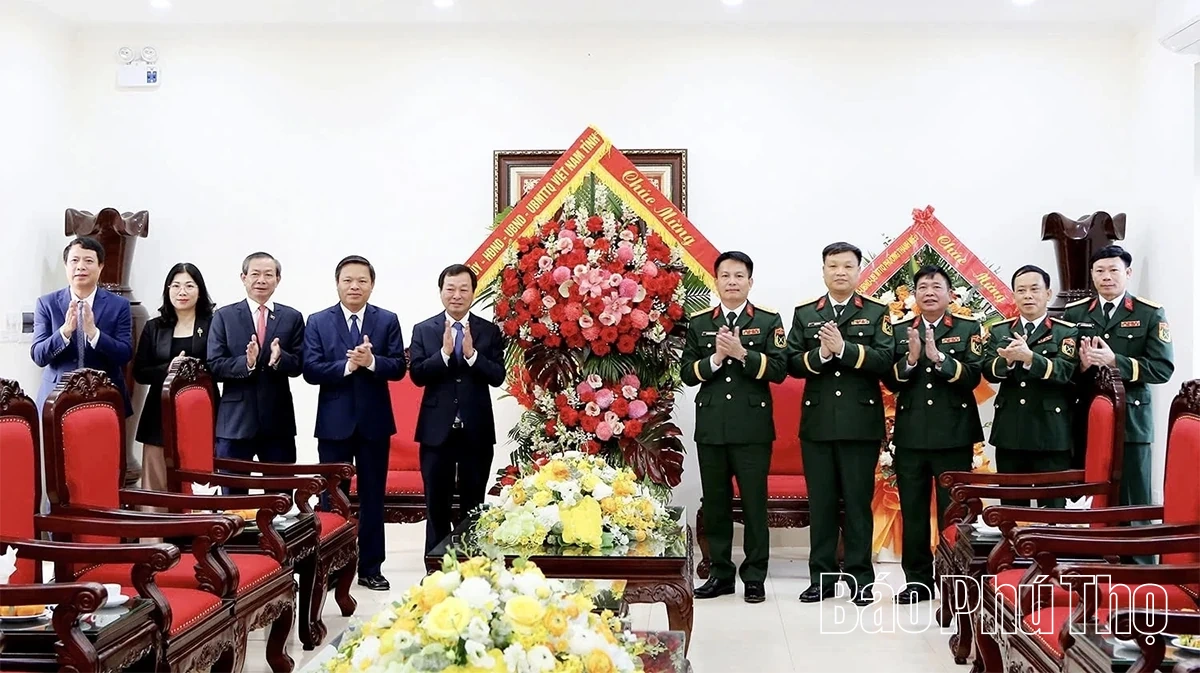 Lãnh đạo tỉnh thăm, chúc mừng Bộ Tư lệnh Quân khu 2 và Bộ CHQS tỉnh