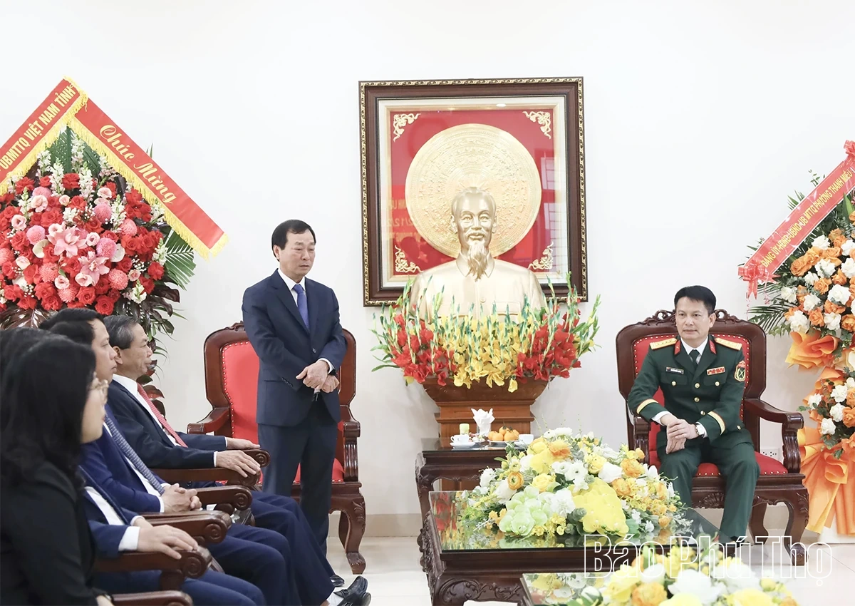 Lãnh đạo tỉnh thăm, chúc mừng Bộ Tư lệnh Quân khu 2 và Bộ CHQS tỉnh