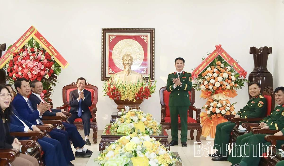 Lãnh đạo tỉnh thăm, chúc mừng Bộ Tư lệnh Quân khu 2 và Bộ CHQS tỉnh