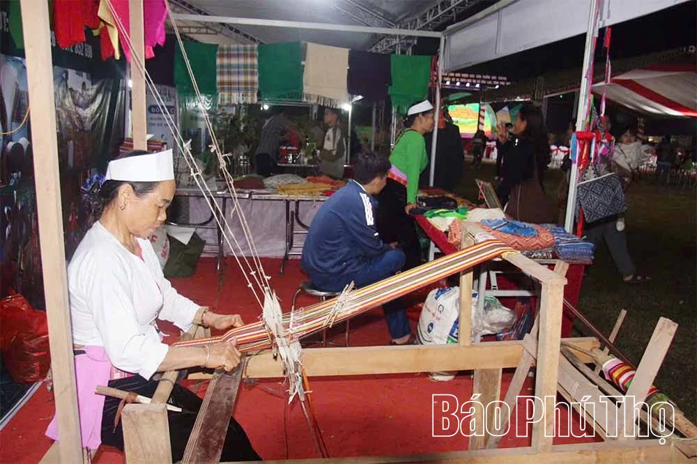 Khai mạc Hội chợ triển lãm giới thiệu các sản phẩm đặc trưng vùng đồng bào dân tộc thiểu số và miền núi năm 2025