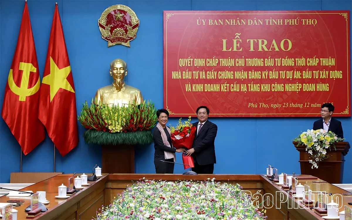 Trao Giấy chứng nhận đăng ký đầu tư cho Tập đoàn Amata