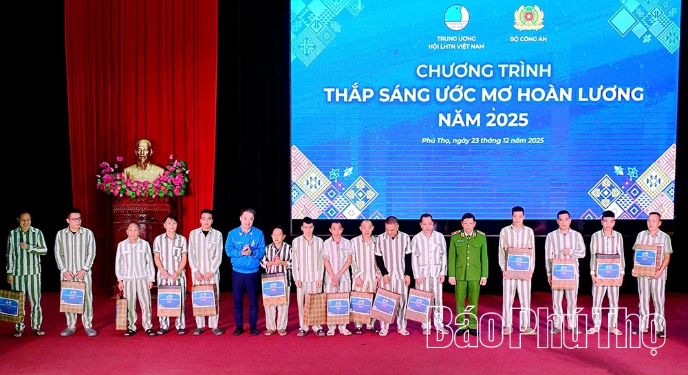 Xúc động chương trình “Thắp sáng ước mơ hoàn lương” tại Trại giam Vĩnh Quang