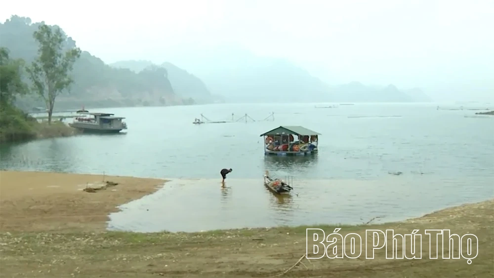 Chàng trai Mường và khát vọng giữ hồn bản bên Vịnh Hiền Lương