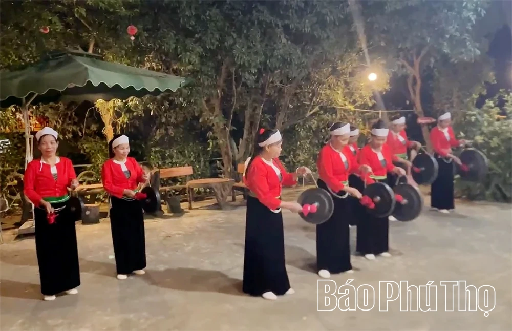 Chàng trai Mường và khát vọng giữ hồn bản bên Vịnh Hiền Lương