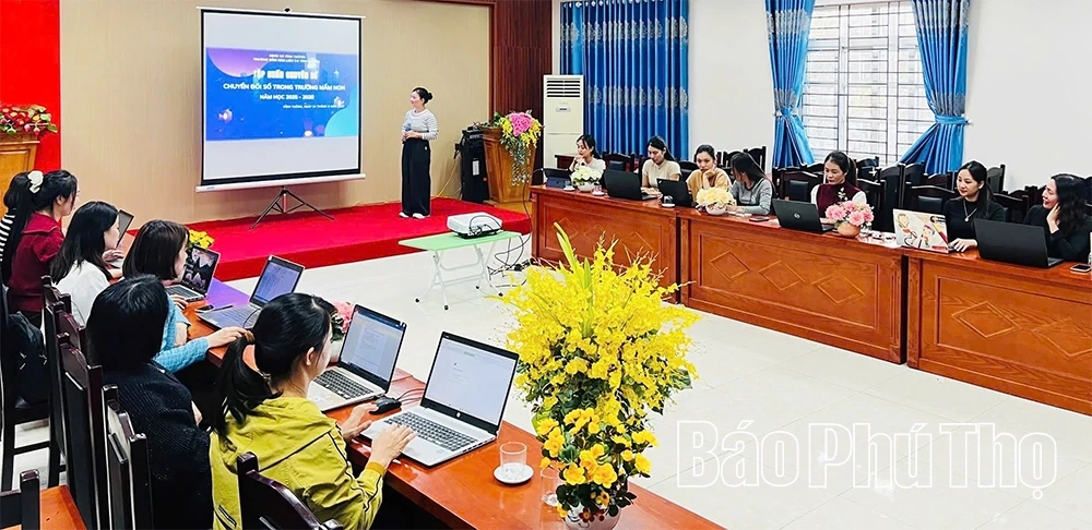 Xã Vĩnh Tường đưa tri thức số đến người dân