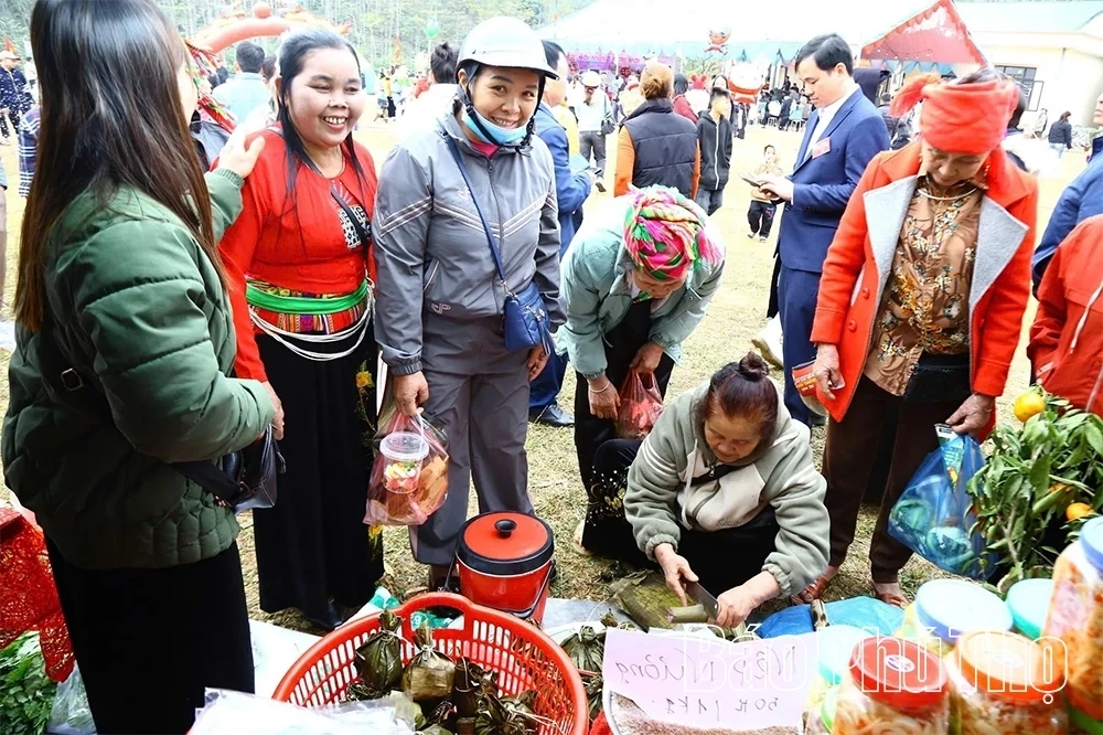 Distinctive Culture of the Tay People: Strengthening Community in Cao Son Commune