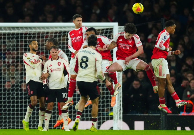 Arsenal bất phân thắng bại với Liverpool