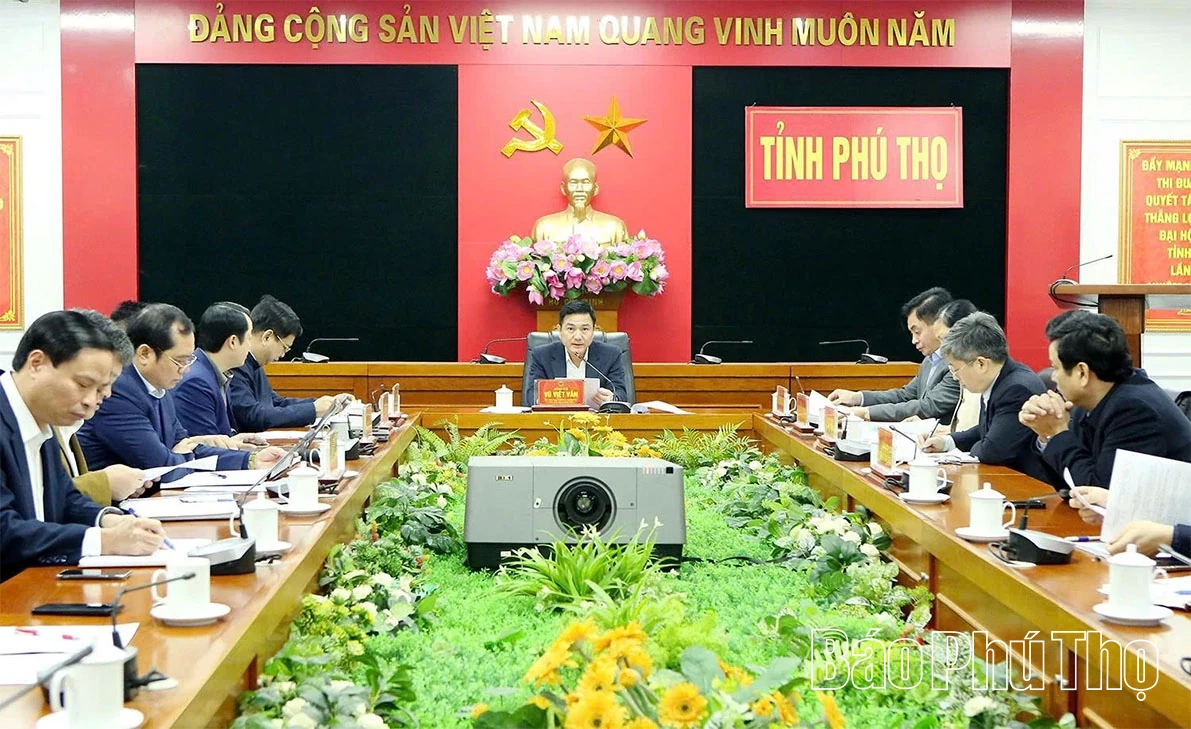 Phó Chủ tịch UBND tỉnh Vũ Việt Văn nghe báo cáo quản lý Nhà nước về đô thị, nhà ở