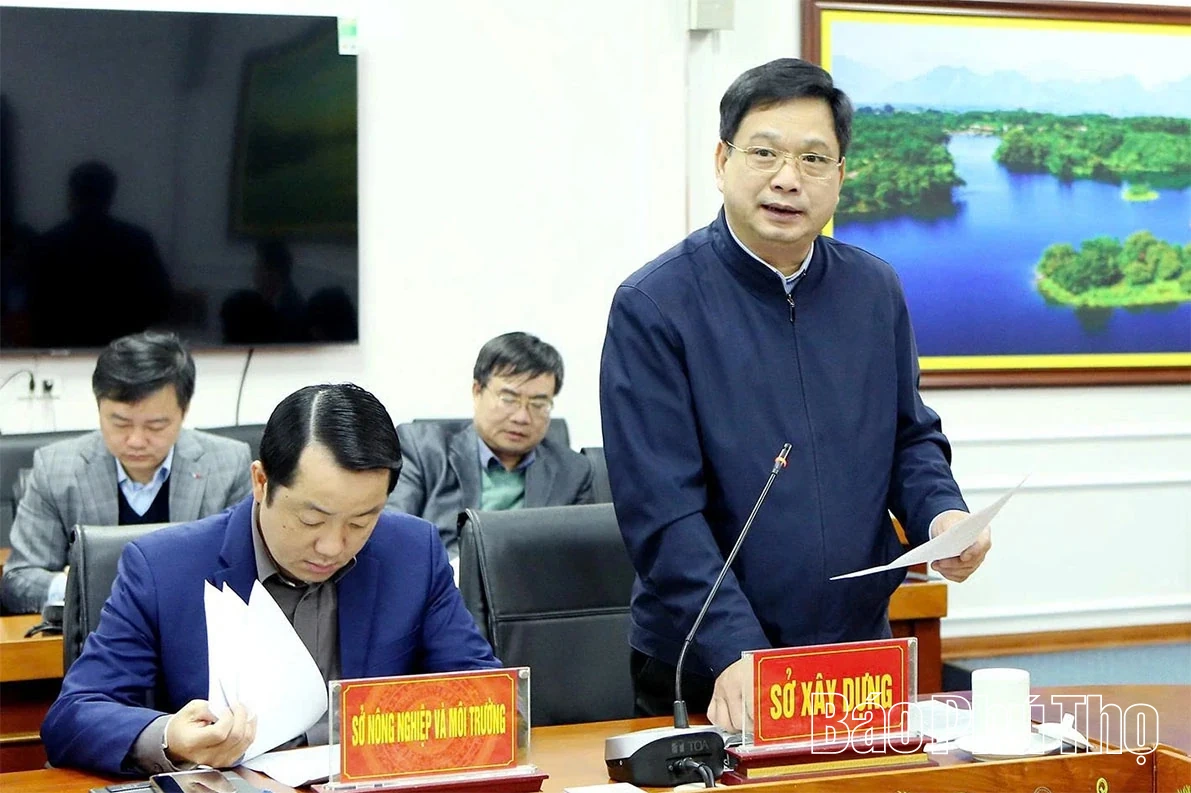 Phó Chủ tịch UBND tỉnh Vũ Việt Văn nghe báo cáo quản lý Nhà nước về đô thị, nhà ở