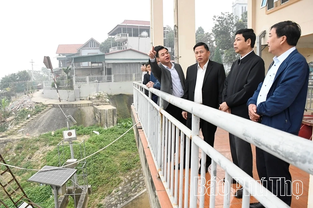 Kiểm tra công tác lấy nước đợt 1 phục vụ gieo cấy vụ Đông Xuân