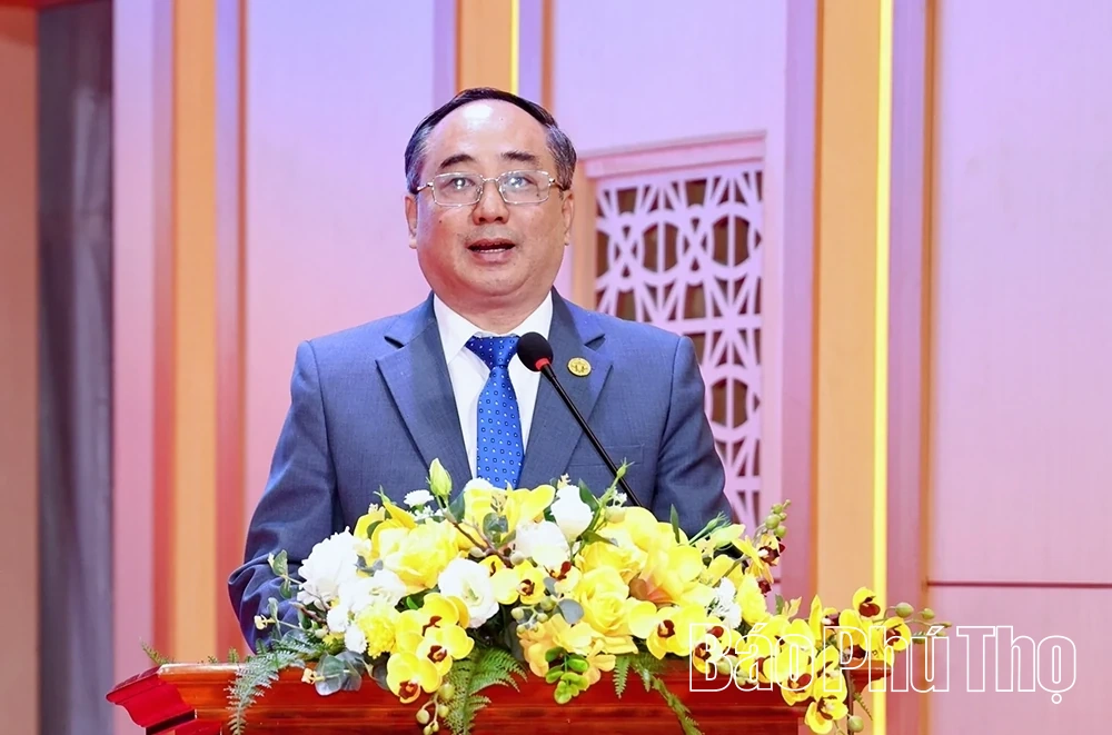 Đón nhận Giấy chứng nhận Kiểm định chất lượng chương trình đào tạo