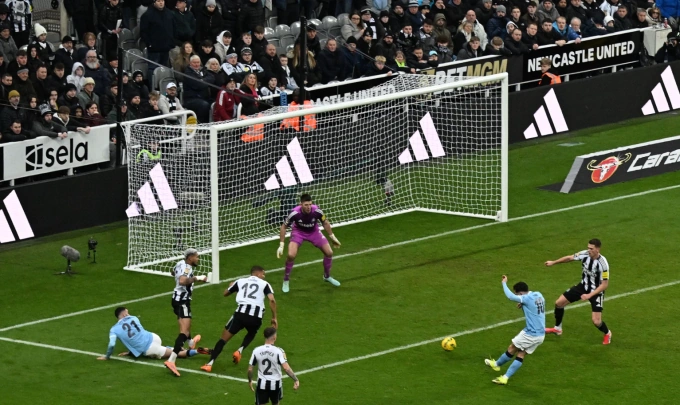 Man City đặt một chân vào chung kết Cup Liên đoàn