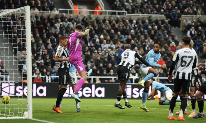 Man City đặt một chân vào chung kết Cup Liên đoàn