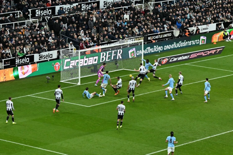 Man City đặt một chân vào chung kết Cup Liên đoàn