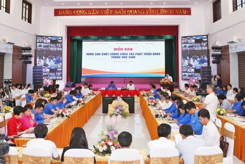 Ươm mầm “hạt giống đỏ” từ học sinh, sinh viên ưu tú