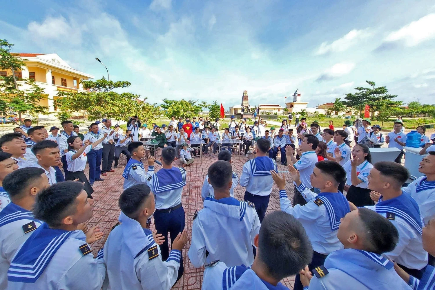 Ươm mầm “hạt giống đỏ” từ học sinh, sinh viên ưu tú