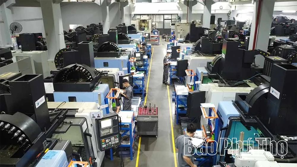 Thi đua sản xuất, kinh doanh chào mừng Đại hội Đảng