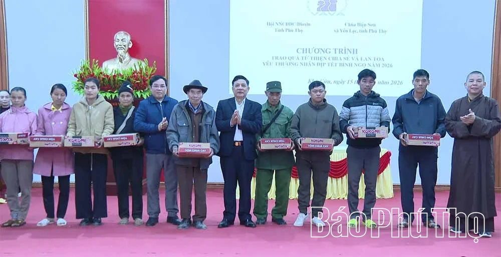 Trao quà Tết cho nạn nhân chất độc da cam/dioxin có hoàn cảnh khó khăn