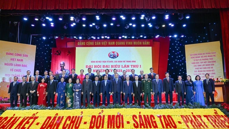 Phát huy quyền làm chủ của nhân dân trong tham gia xây dựng và hoàn thiện thể chế, tăng cường khối đại đoàn kết toàn dân tộc