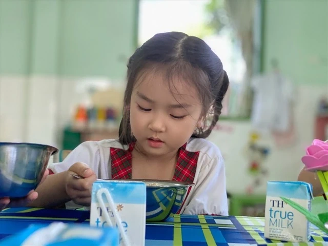 Bí quyết xây dựng thực đơn giúp trẻ thoát cảnh ăn nhiều nhưng vẫn còi