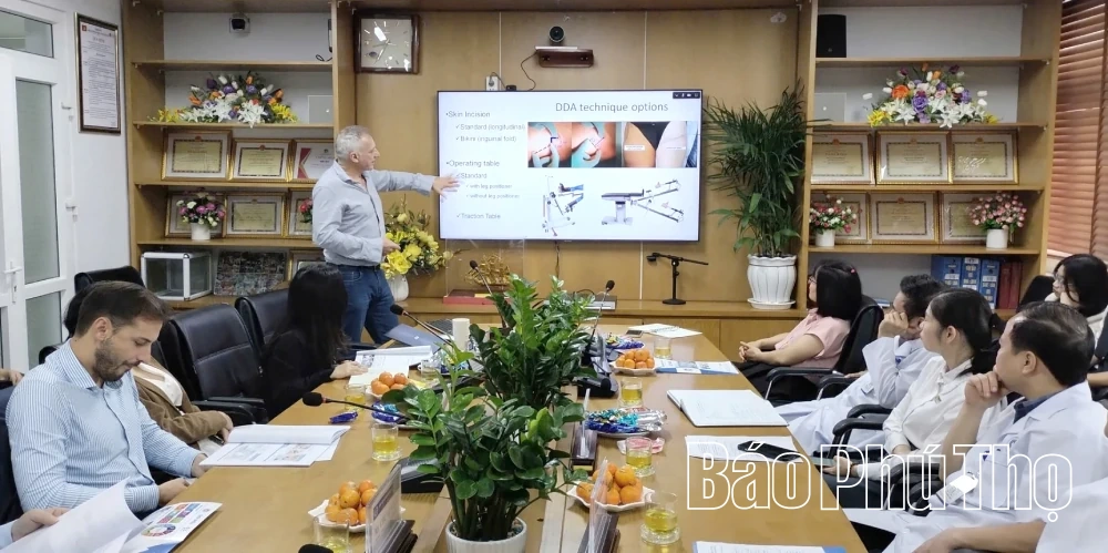 Phẫu thuật thay khớp háng ít xâm lấn MIS tiếp cận đường trước