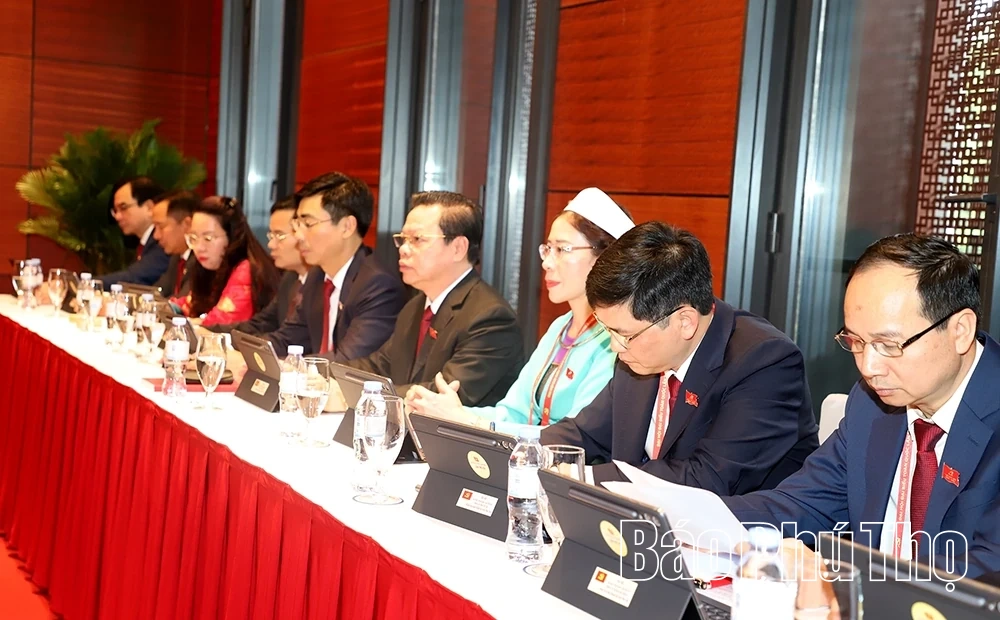 Đoàn đại biểu tỉnh Phú Thọ đóng góp nhiều ý kiến vào các dự thảo văn kiện trình Đại hội XIV của Đảng