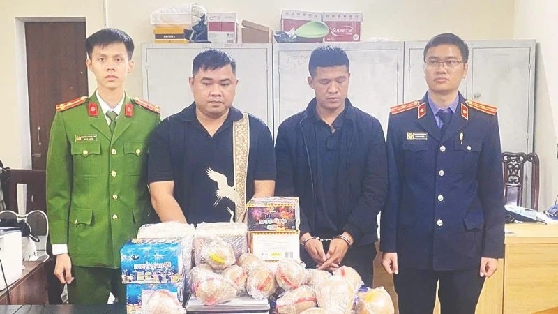 Trấn áp tội phạm buôn lậu pháo nổ trái phép