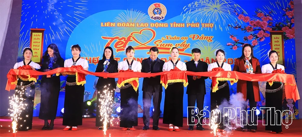 Chương trình “Tết Sum vầy - Xuân ơn Đảng” và “Chợ Tết Công đoàn - Xuân 2026” tại khu vực Hòa Bình