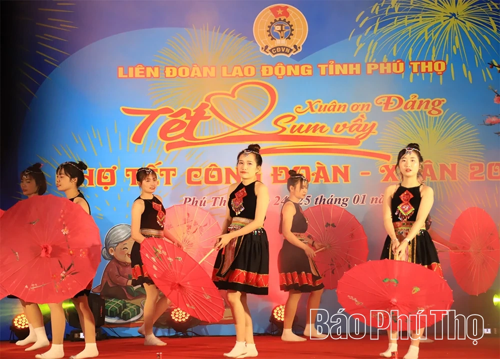 Chương trình “Tết Sum vầy - Xuân ơn Đảng” và “Chợ Tết Công đoàn - Xuân 2026” tại khu vực Hòa Bình