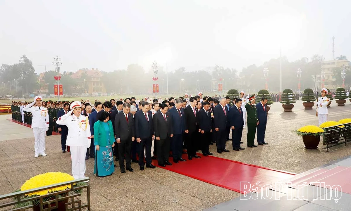 Đại biểu dự Đại hội XIV của Đảng vào Lăng viếng Chủ tịch Hồ Chí Minh
