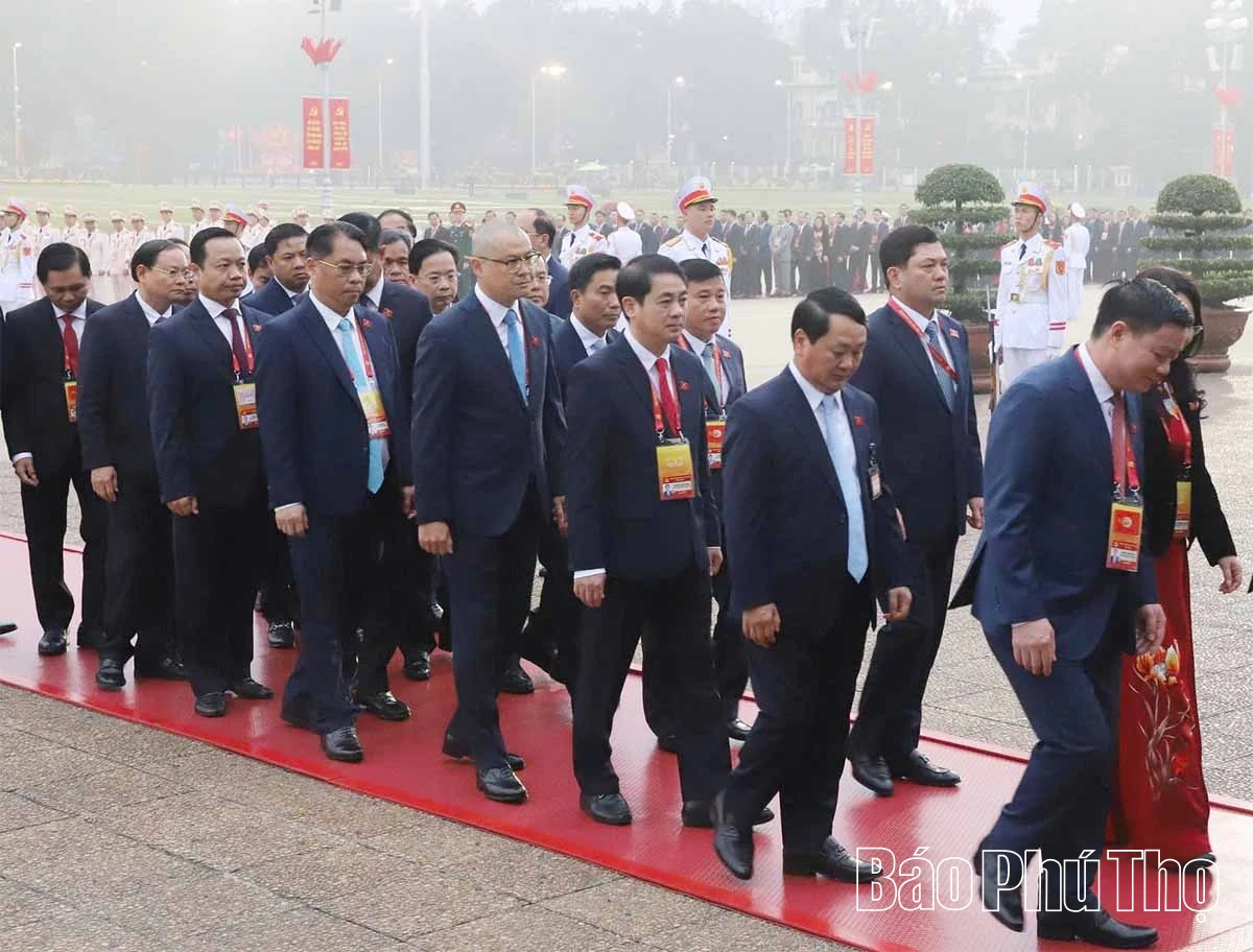 Đại biểu dự Đại hội XIV của Đảng vào Lăng viếng Chủ tịch Hồ Chí Minh