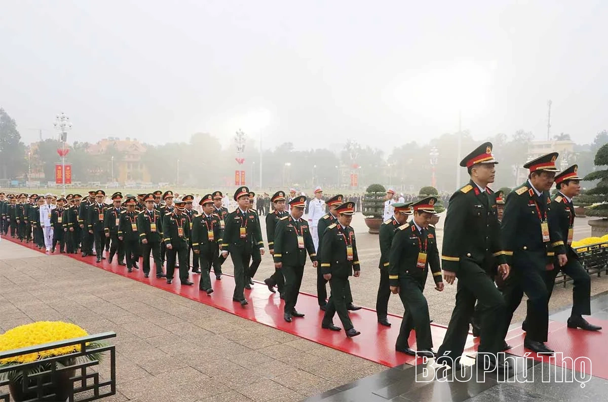 Đại biểu dự Đại hội XIV của Đảng vào Lăng viếng Chủ tịch Hồ Chí Minh