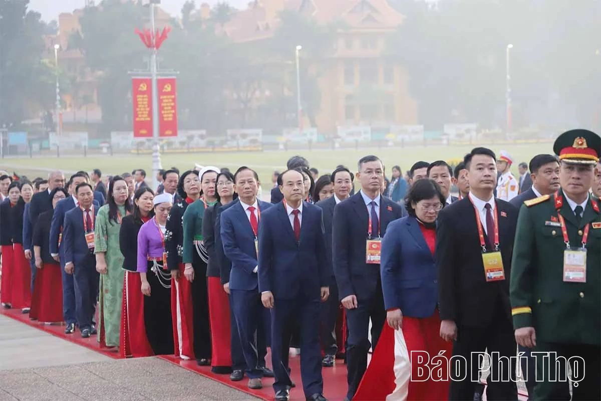 Đại biểu dự Đại hội XIV của Đảng vào Lăng viếng Chủ tịch Hồ Chí Minh