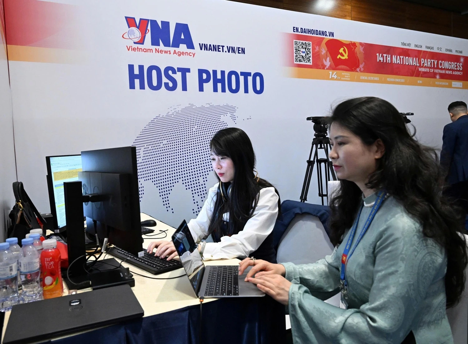 Các nhà báo bày tỏ vinh dự, tự hào và trách nhiệm khi tác nghiệp tại Đại hội XIV của Đảng