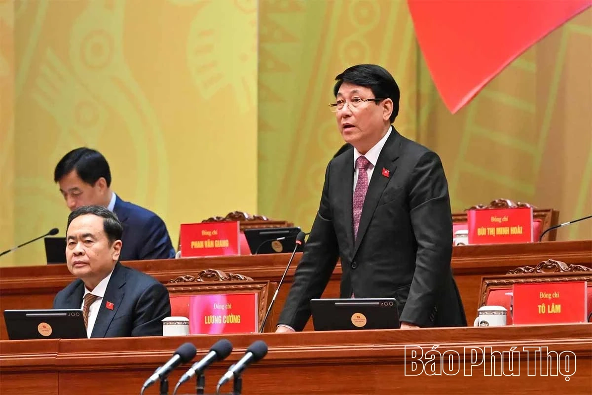 Thảo luận ở hội trường về các Văn kiện Đại hội