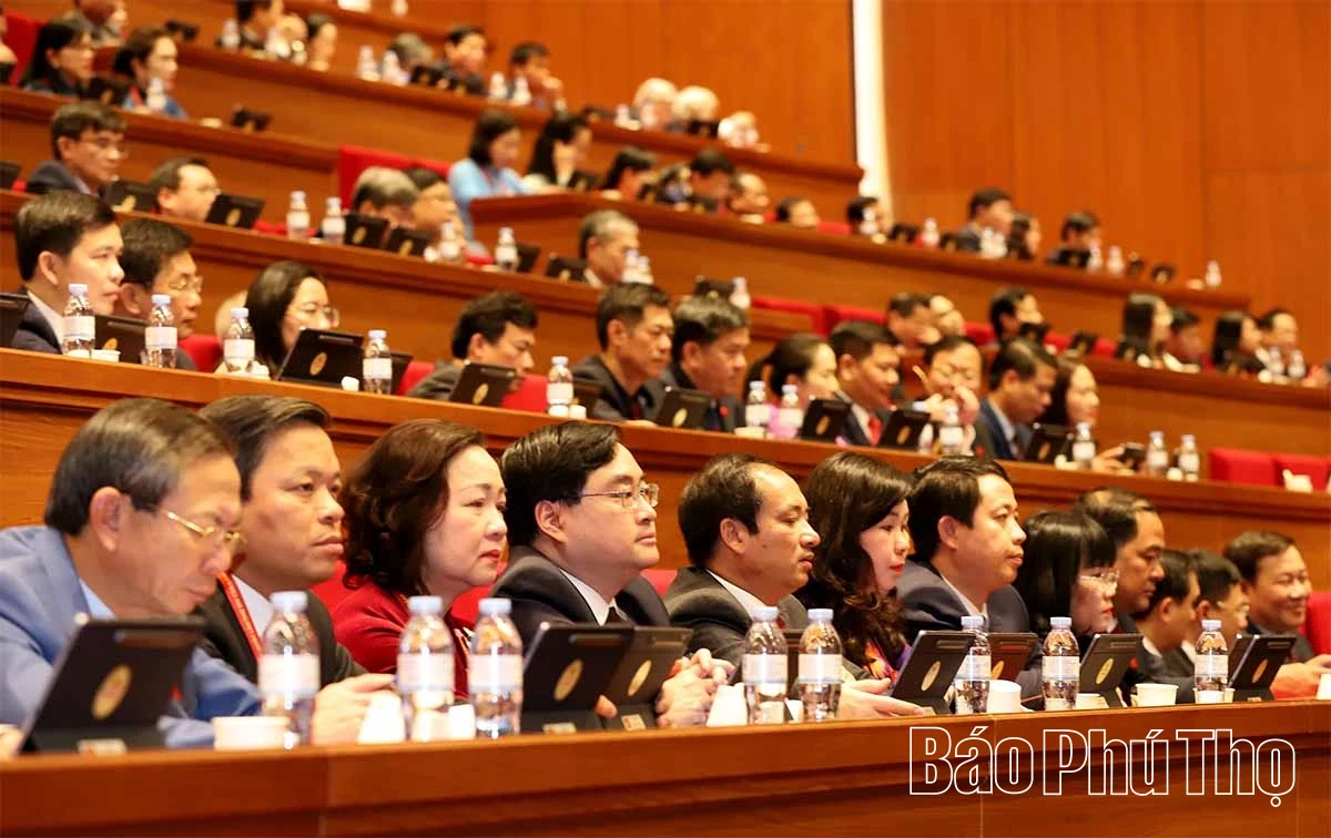 Thảo luận ở hội trường về các Văn kiện Đại hội